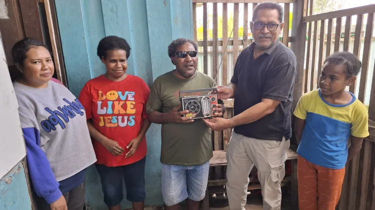 PERTUNI Manokwari Apresiasi RRI atas Dukungan dan Penyerahan Bantuan Radio