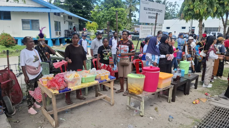 Berkah Karnaval Pesparawi Nasional XIV, Pedagang di Manokwari Raup Untung