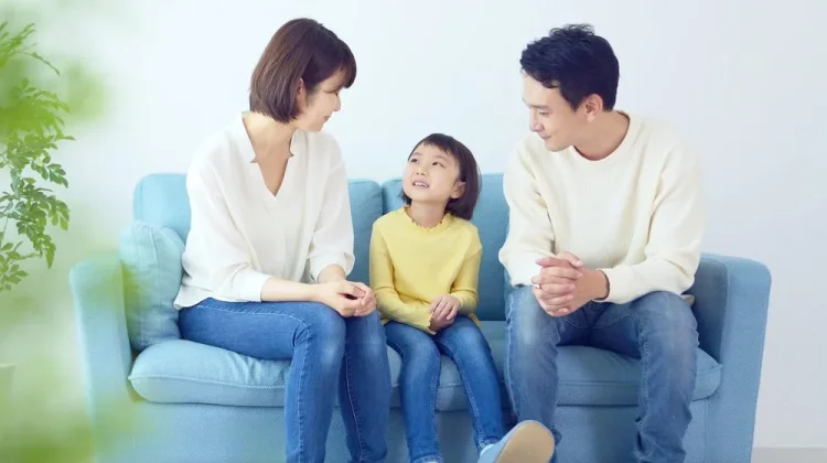 Cara Orang Tua Berbicara yang Tepat Sesuai Usia Anak dari balita hingga remaja