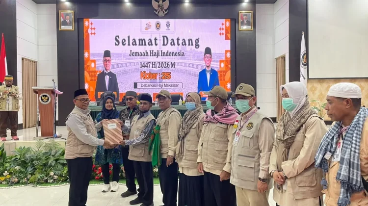 Kakanwil Kemenhaj Papua Barat Sambut Kepulangan Jamaah Haji Kloter UPG 25