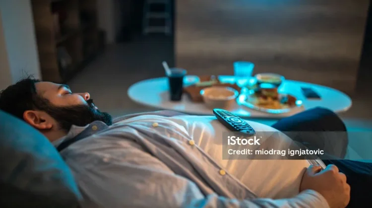 Jangan Langsung Tidur setelah Makan, Ini Risikonya