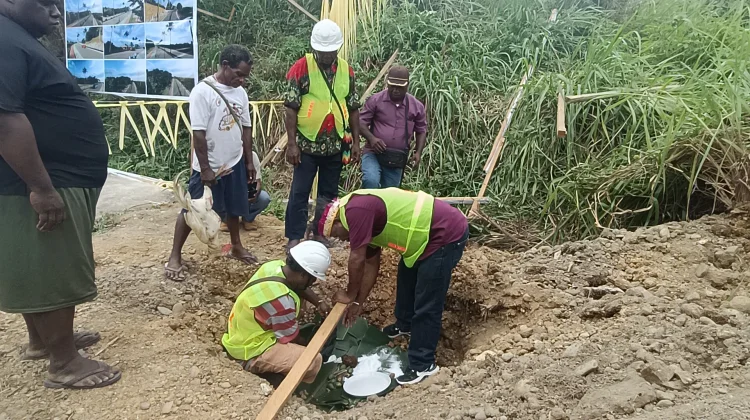 Pemkab Bintuni Lanjutkan Jalan Dua Jalur Sepanjang 10 Km