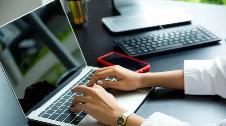 Jarak Ideal Mata dan Layar Monitor
