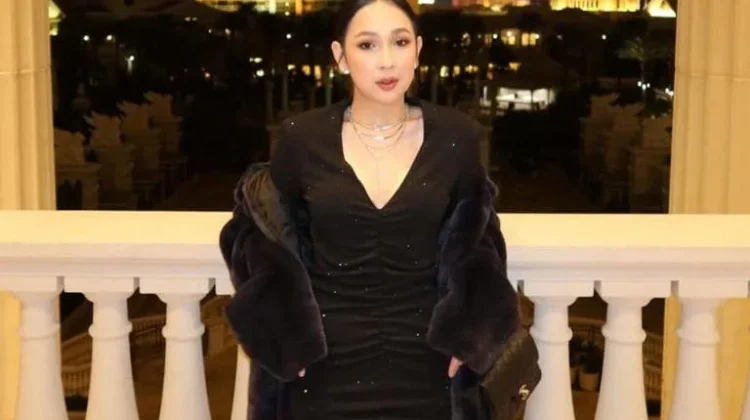 Warna pakaian yang memberi kesan classy dan timeless