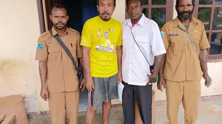 Plt Kepala Distrik Tembuni Turun Lapangan Data Warga di 10 Kampung