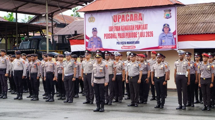 Kapolresta Manokwari Pimpin Upacara Laporan Kenaikan Pangkat Personil Polri