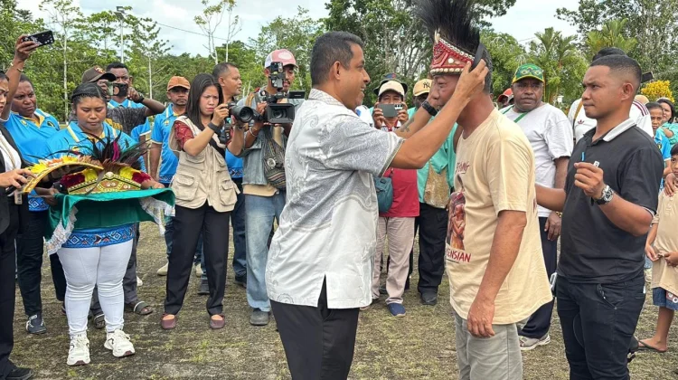 Bupati Bintuni Sambut Hangat Kontingen Pesparani Teluk Wondama 2026
