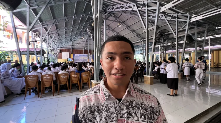 Ketua OSIS SMA N 1 Manokwari Sambut Antusias Siswa Baru