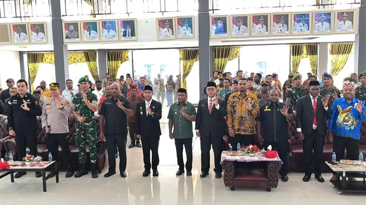 Yohanis Manibuy Lantik Ida Bagus Putu Suratna Jadi Pj Sekda