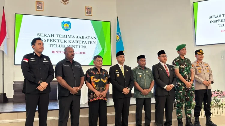 Putu Suratna Rangkap Pj Sekda dan Plt Inspektur Teluk Bintuni Resmi