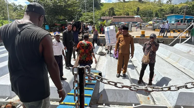 Wabup Teluk Bintuni Lepas Kepulangan Kontingen Pesparani Fakfak-Kaimana
