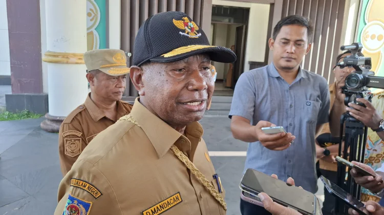 Gubernur Papua Barat Ingatkan OPD Tidak Menerima Honorer Baru