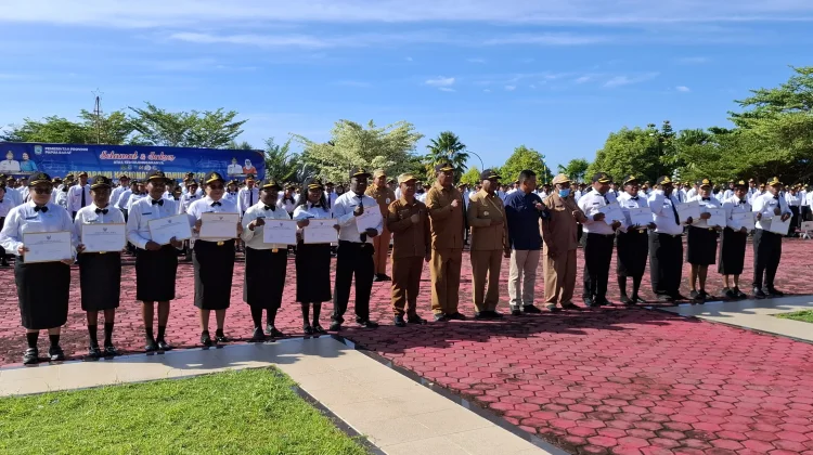 1.299 ASN Terima SK, Gubernur Papua Barat Minta Siap Mengabdi di Mana Saja