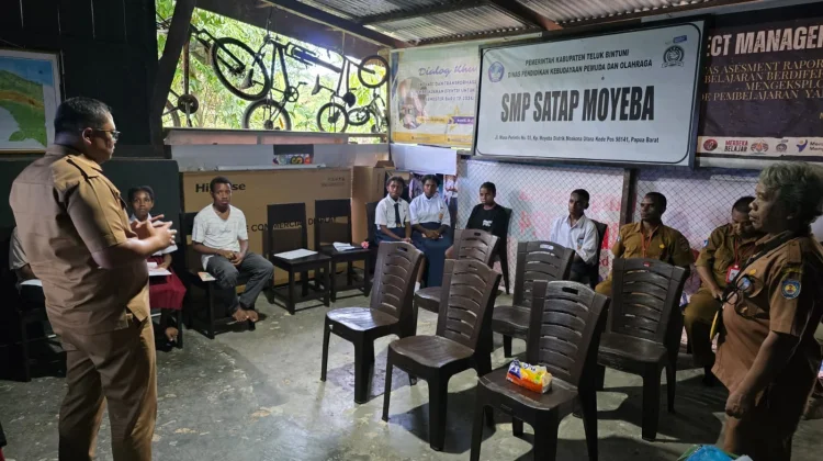 Henry Kapuangan Motivasi Siswa Pengungsi Moskona Demi Masa Depan