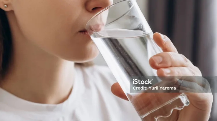 Bangun Pagi Lebih Sehat dengan Membiasakan Minum Air Putih