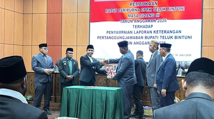 DPRK Teluk Bintuni Terima LKPJ Bupati 2025, Fokus Evaluasi Kinerja APBD
