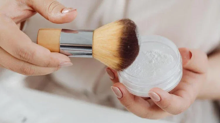 Tips makeup tidak luntur saat cuaca panas, awet seharian