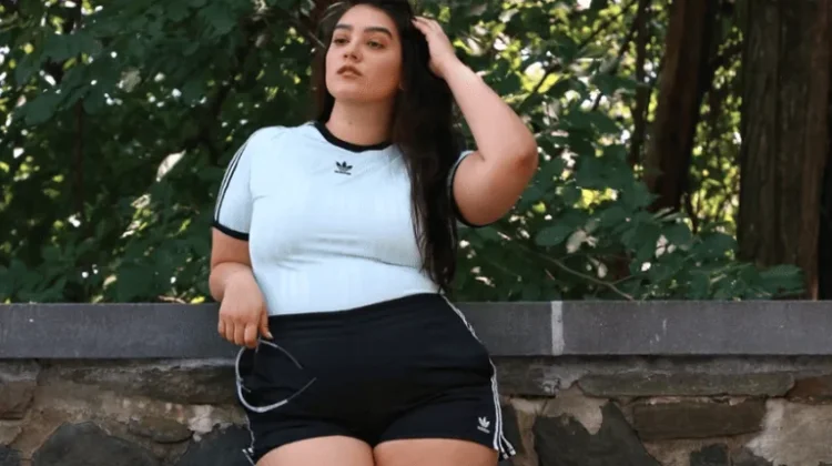 Ide outfit musim panas terbaik untuk tubuh curvy