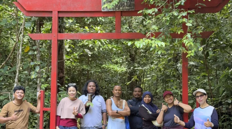 Hiking Gunung di Meja Jadi Favorit Warga Manokwari