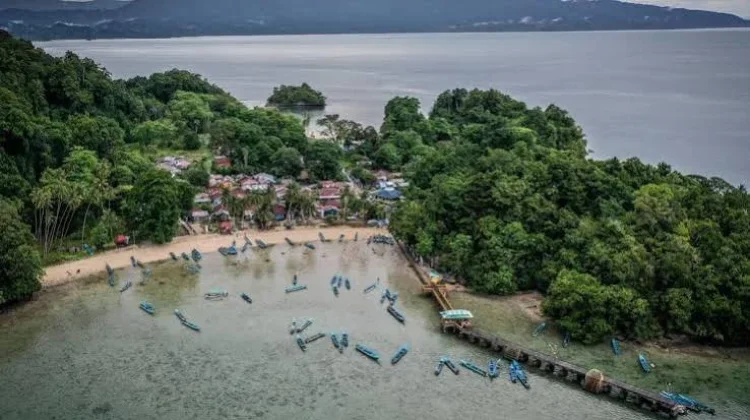 Pantai Pasir Timbul Papua Barat, Keajaiban Alam Muncul saat Surut