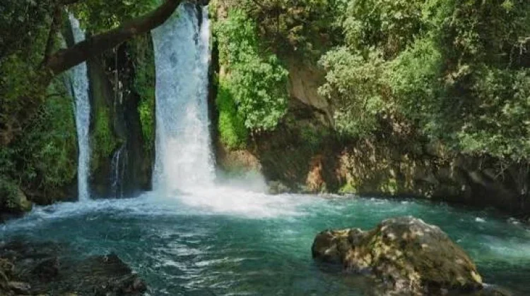 Air Terjun Wafsarak Biak Surga Tersembunyi Papua yang Menakjubkan