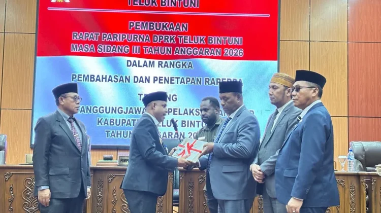 Bupati Bintuni Sampaikan Raperda Pertanggungjawaban APBD 2025