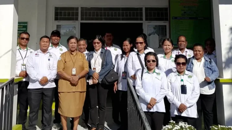 Kemenag Manokwari Hadirkan Kepedulian Melalui Lawatan Kasih di Puskesmas Sowi