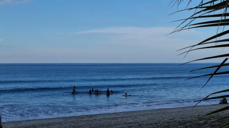 Manfaat Berendam Air Laut yang Jarang Diketahui Banyak Orang