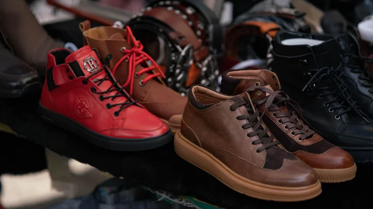 4 Tips Membeli Sepatu Bekas.