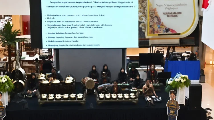 Musik Gamelan Yogyakarta Bergema di Festival Budaya Manokwari