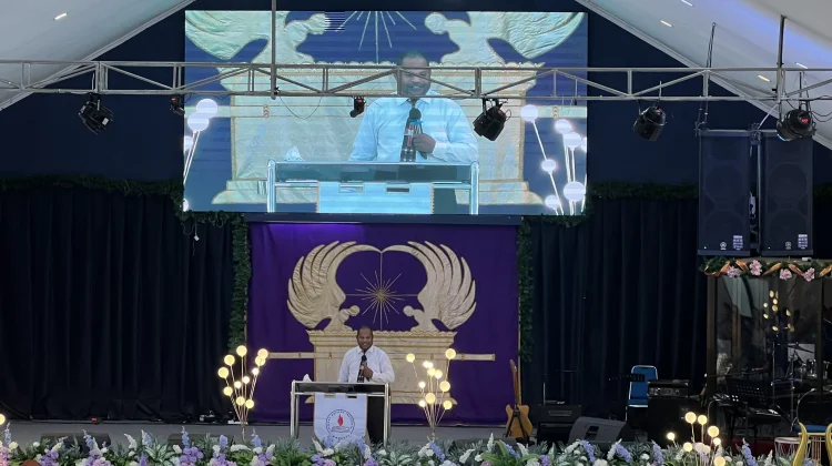 Pdt. Hugo Warpur: Kekudusan Mendatangkan Hadirat Tuhan