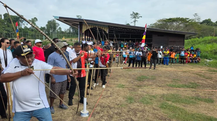 Lomba Panahan Tradisional Meriahkan HUT ke-81 RI di Teluk Bintuni
