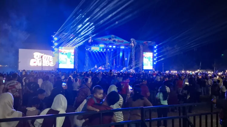 Panggung Hiburan Rakyat Meriahkan Festival Raimuti, Perkuat Kebersamaan
