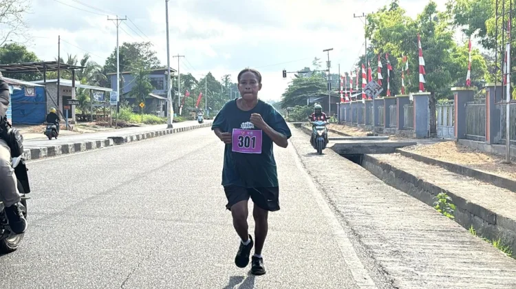 Nela Masyewi Lansia Delapan Anak Menjadi Juara Lari Kemerdekaan di Bintuni