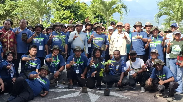 Gubernur Papua Barat Ajak Masyarakat Rawat Pohon Matoa yang Ditanam