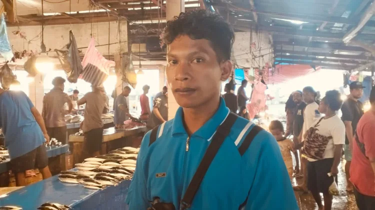 Harga Ikan di Pasar Sanggeng Naik akibat Kelangkaan BBM