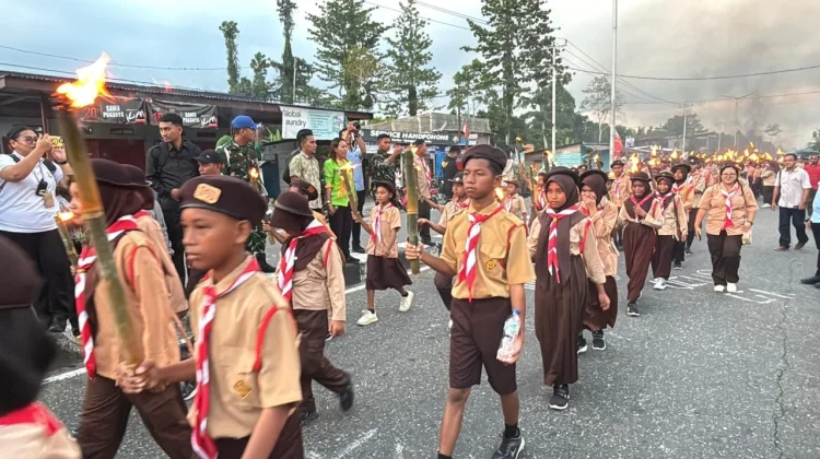 Taptu dan Pawai Obor Kobarkan Semangat Kemerdekaan di Teluk Bintuni
