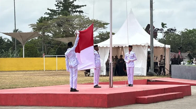 Paskibra Sukses Kibarkan Merah Putih di Teluk Bintuni