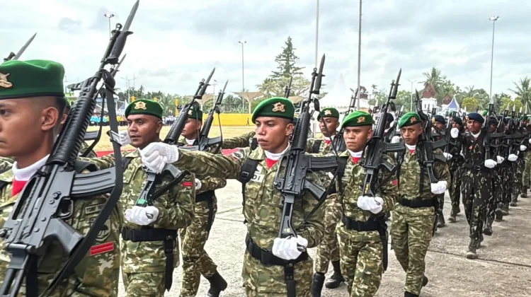 Paskibra Sukses Kibarkan Merah Putih di Teluk Bintuni