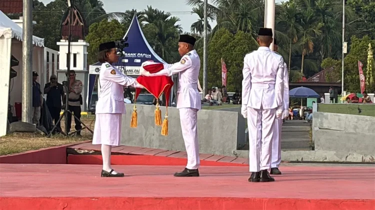 Wabup Joko Lingara Menjadi Irup Penurunan Bendera HUT ke-81 RI