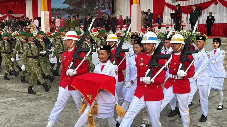 Wabup Joko Lingara Menjadi Irup Penurunan Bendera HUT ke-81 RI