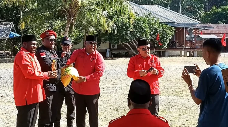 DPD PDI Perjuangan Papua Barat Salurkan Bantuan untuk Kader