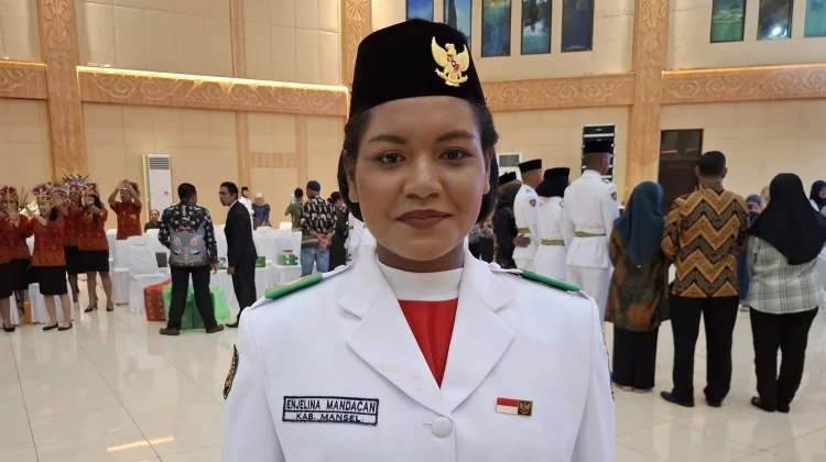 Enjelina Mandacan Bangga Terpilih Jadi Pembawa Baki Paskibraka Papua Barat