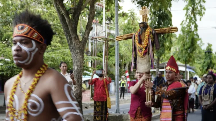 Kirab Salib IYD, Menyapa Umat dan Menyatukan Hati Orang Muda di Imanuel Sanggeng