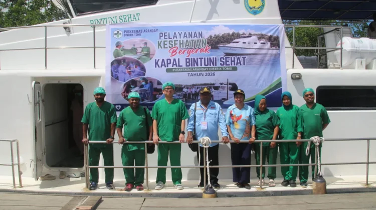 Dinkes Teluk Bintuni Layani Ratusan Warga Pesisir dengan Kapal Bintuni Sehat