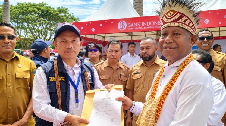 Gubernur Papua Barat Serahkan NIB, Dorong Legalitas Usaha OAP