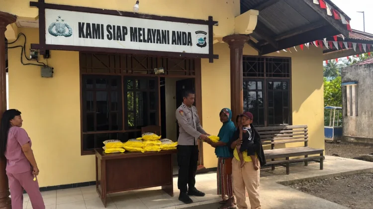 Polres Teluk Bintuni Salurkan 15 Ton Beras SPHP lewat Operasi Pangan Murah