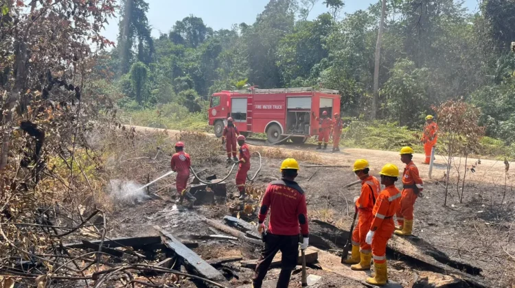 Polres dan LNG Tangguh Kerahkan 75 Personel Padamkan Karhutla