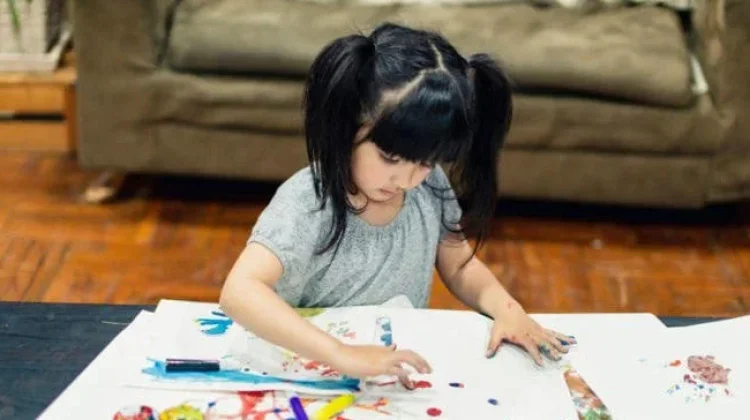 Cara Mengatasi Anak Pemalu dan Sulit Bersosialisasi