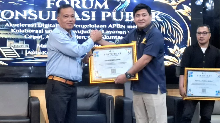 DJPb Papua Barat Beri Penghargaan kepada RRI Manokwari dan Antara sebagai Mitra